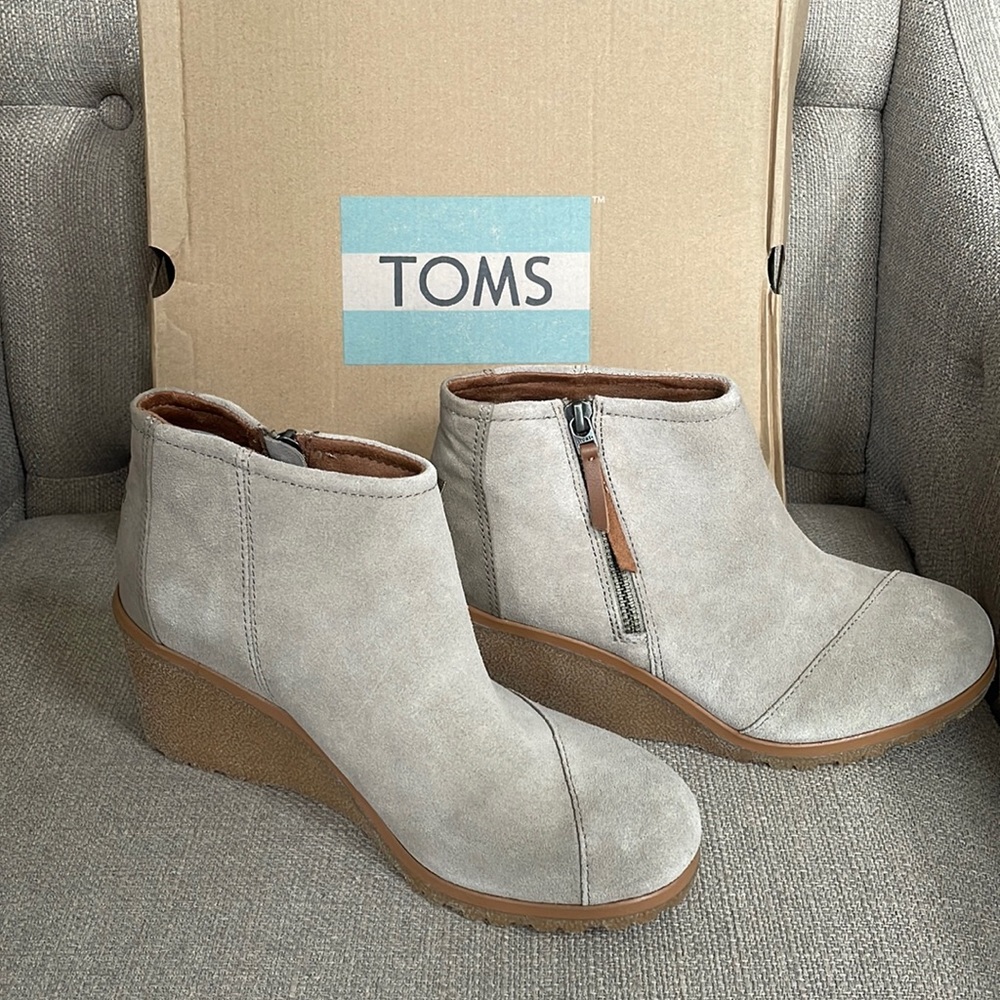 NWT Toms Avery Desert Taupe Suede Mix size 8.5